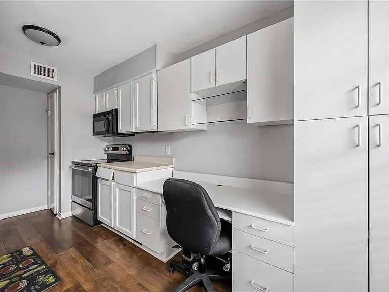 6201 Beverlyhill St #30 — Photo 13