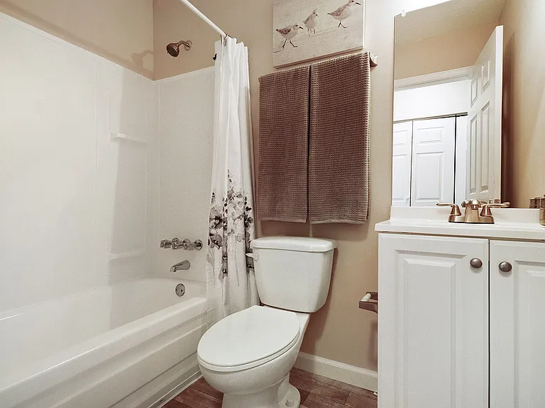 2 bed 2 bath downstairs