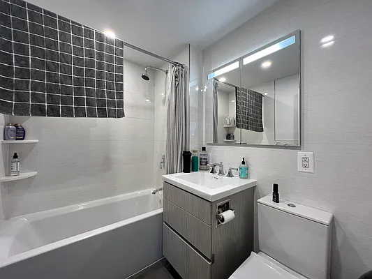 Rented by AZ REALTY NYC LLC | media 14