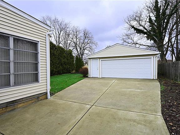 3rd image of 3901 Circlewood Dr