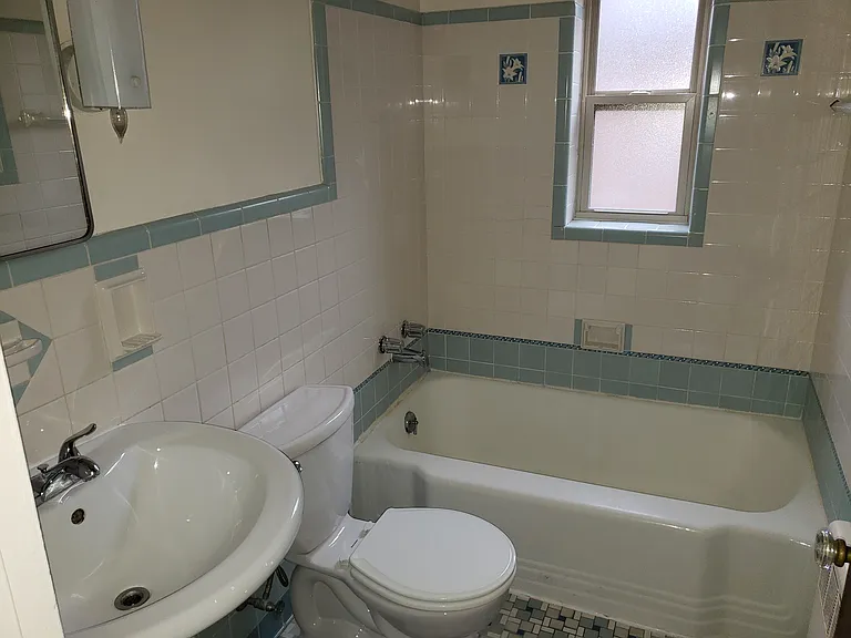 60 Woodlawn Ave — Photo 6