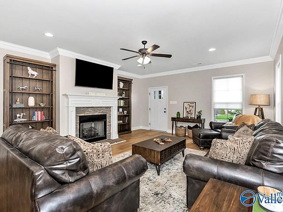 4th image of 218 Pumprock Dr