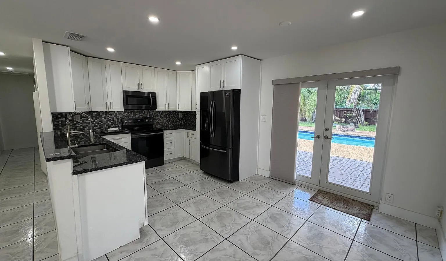 4 bed, 2.0 bath, 1261 sqft, $4,500 — Photo 3
