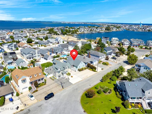 11 Sturgis Road, Lavallette, NJ 08735