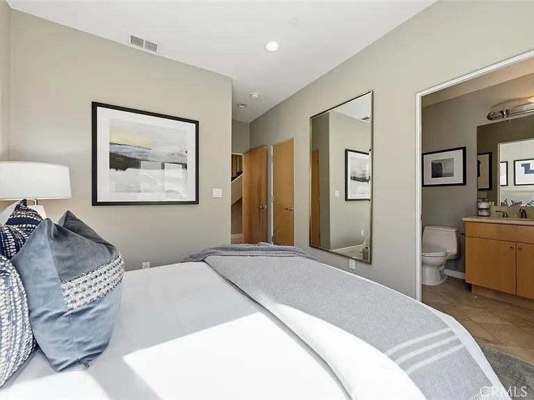 2406 Ocean Dr — Photo 18