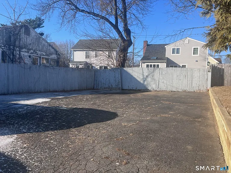 124 Thorpe St — Photo 23