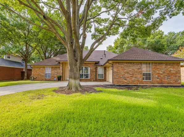 2637 Surrey Woods Rd, Flower Mound, TX 75028