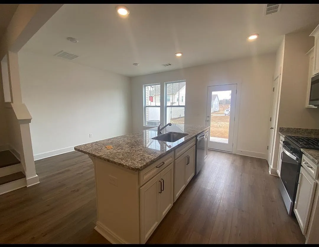 1528 Rivermeade Dr — Photo 4