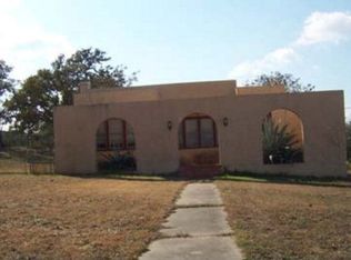 915 E Courthouse St, Cuero, TX 77954