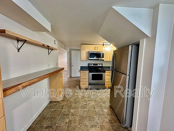 4th image of 771B Bernard Ave