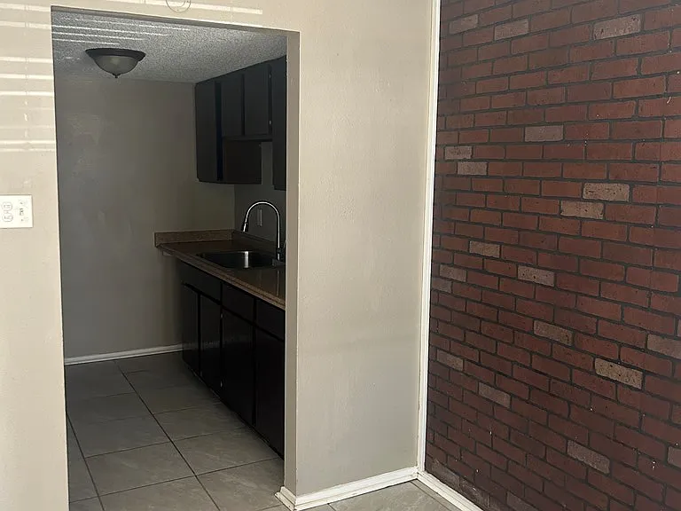 1517 Century Ave #4 — Photo 3