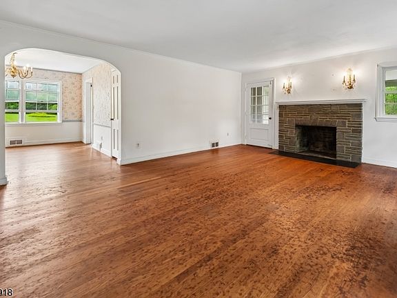 4th image of 219 Ashland Rd