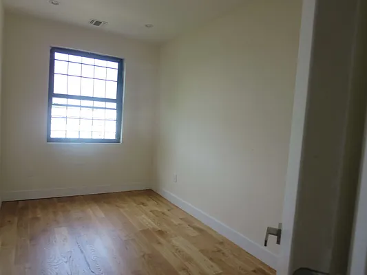 Rented by Eliaman Group, LLC | media 35