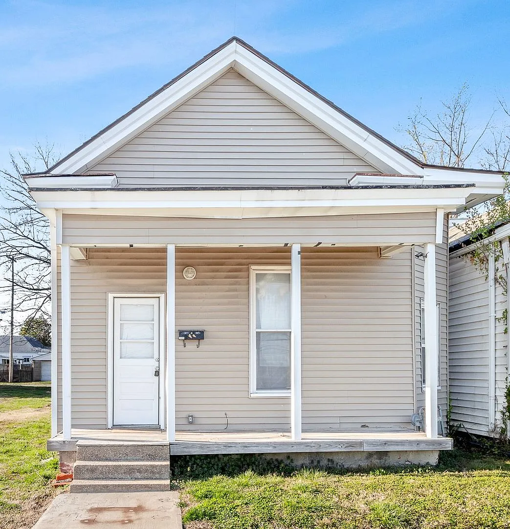 Charming 3-Bedroom Single-Family Home in New Albany Available Oct 15! — Photo 1