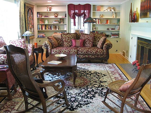 Living room, built-ins