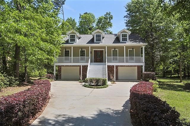 Beautiful Raised Acadian w/2 Car Garage