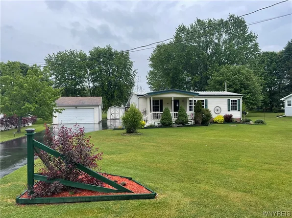 67 Grove St, Delevan, NY 14042