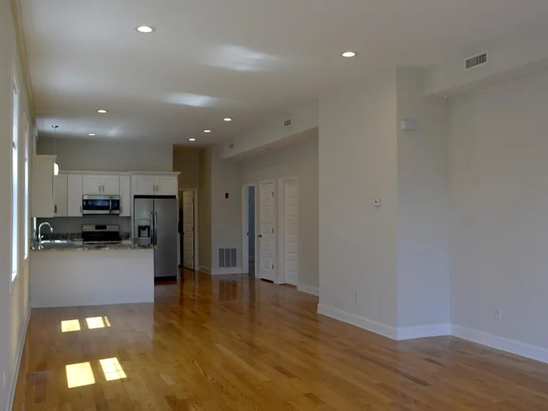 213 Carpenter St #2 — Photo 15