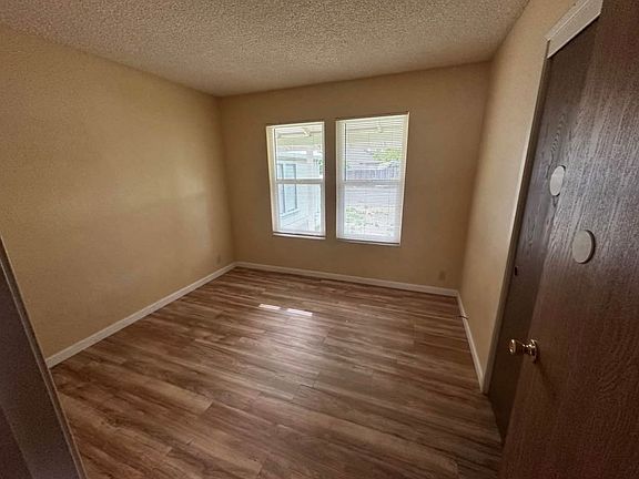 4th image of 118 Columbia Dr