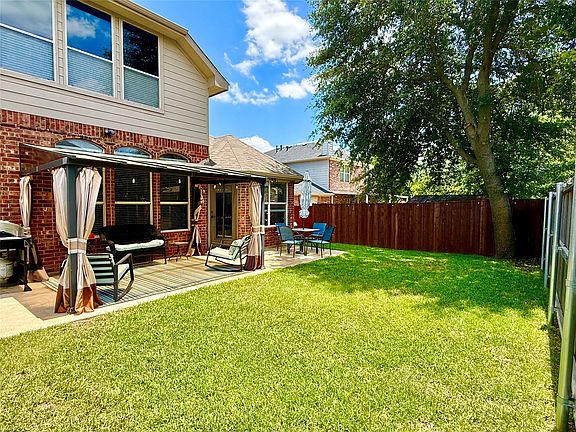 2nd image of 703 Fannin Ln