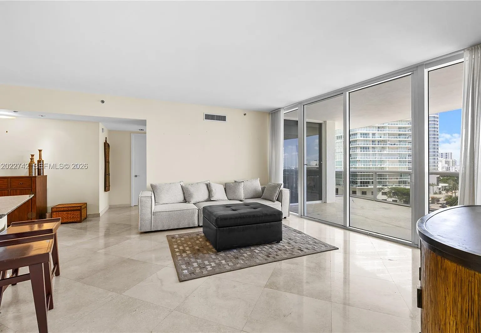 2 bed, 1658 sqft, $9,200 — Photo 2