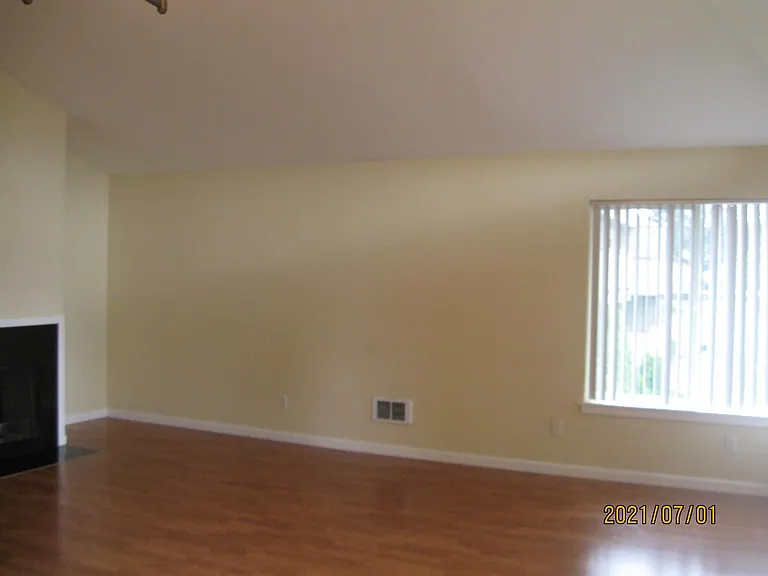 417 Bellevue Way SE #403 — Photo 2