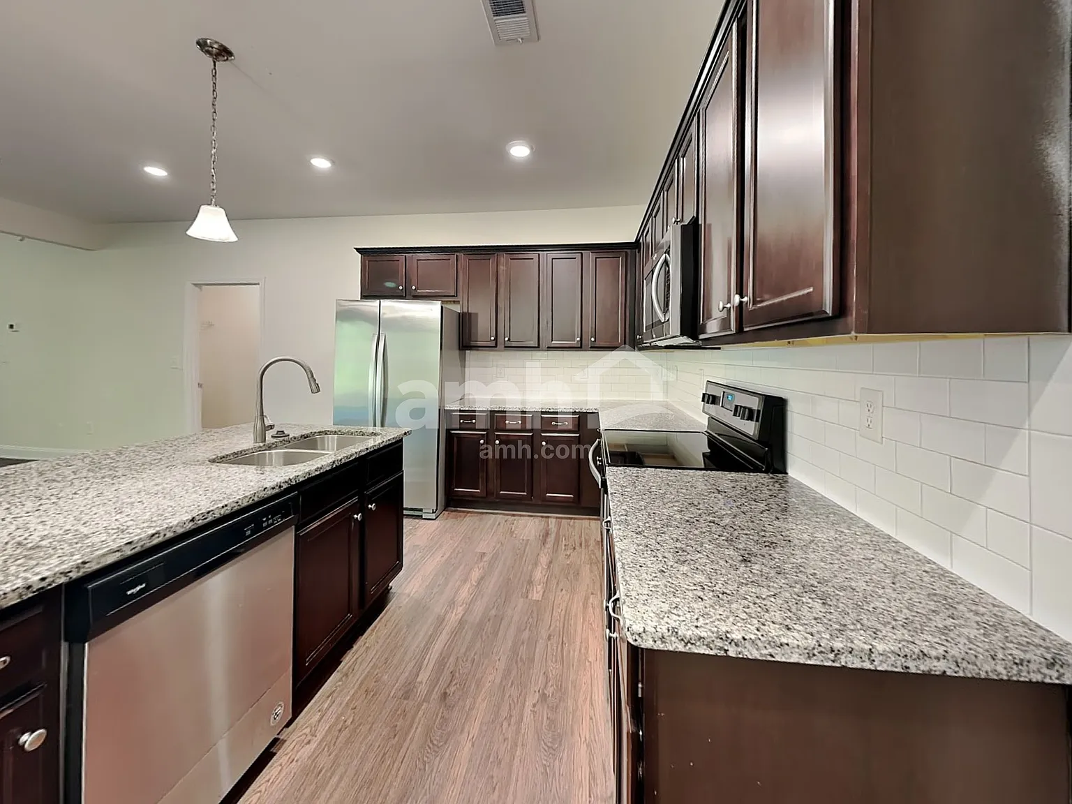 4 bed, 3.5 bath, 2489 sqft, $2,435 — Photo 4