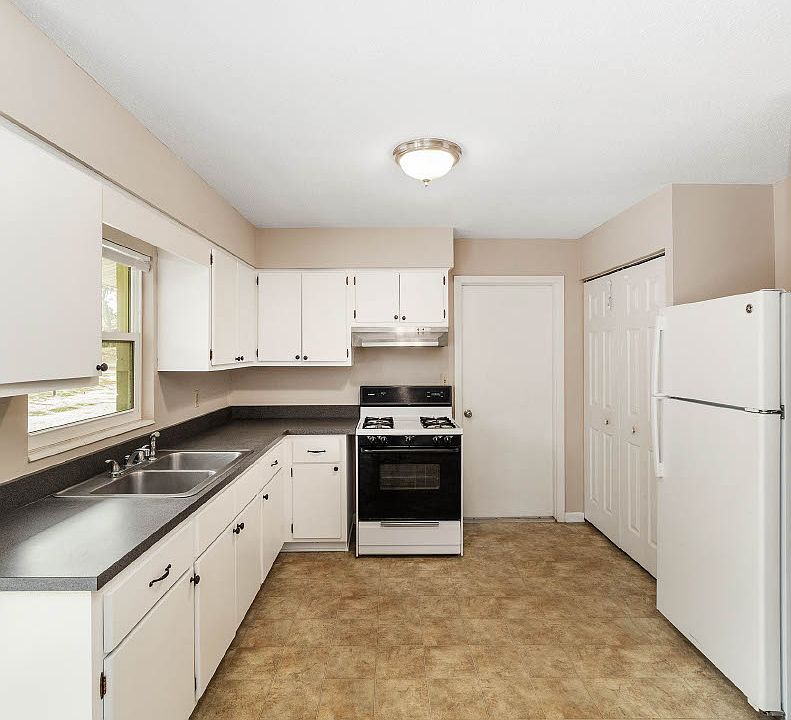 1st image of 15653 NE 8th Pl