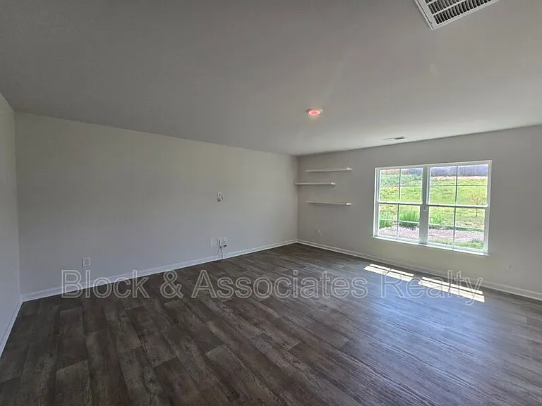 310 Beresford Way — Photo 14