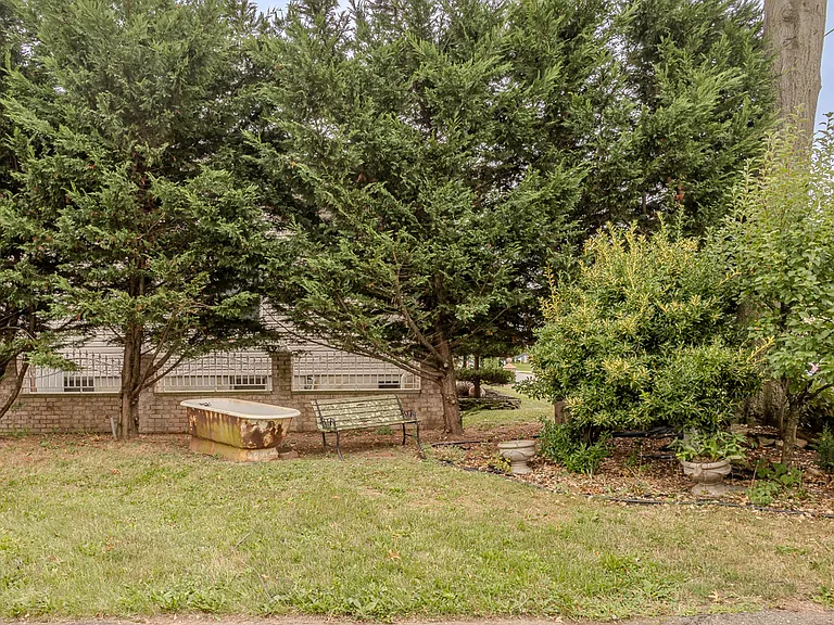 114 Mary Ave — Photo 18