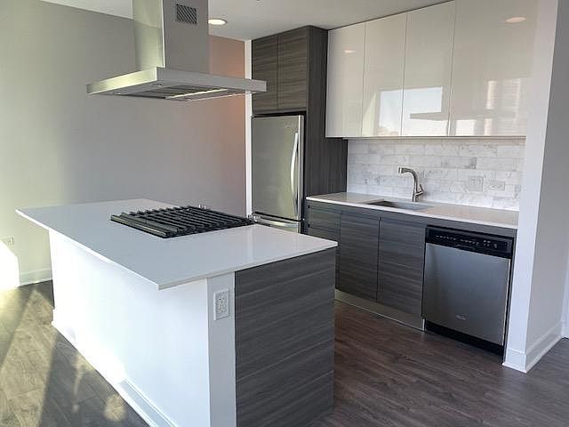 1st image of 350 W Kinzie St