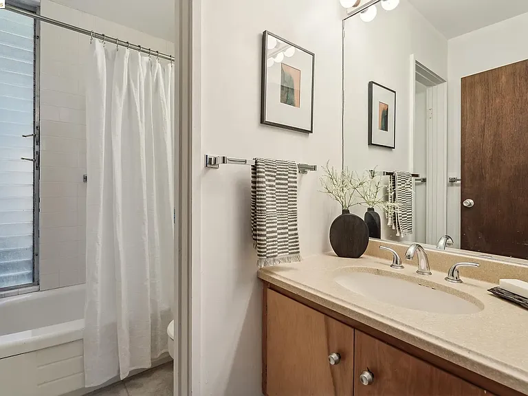 540 Dwight Pl — Photo 31