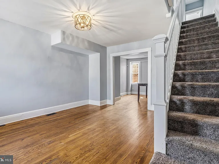 1516 N Luzerne Ave — Photo 6