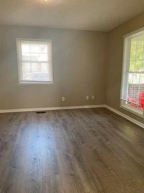 6 bed, 2028 sqft, $4,900 — Photo 3
