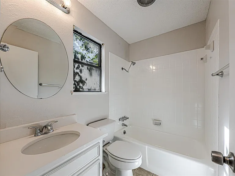 7000 Whispering Oaks Dr — Photo 10