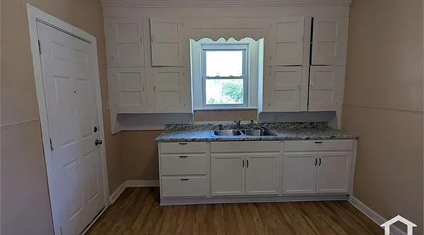 443 W Thornton St — Photo 35
