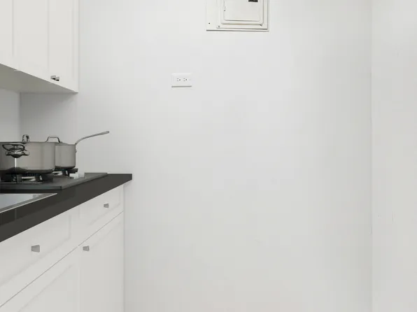 111 East 56th Street image 3 of 4