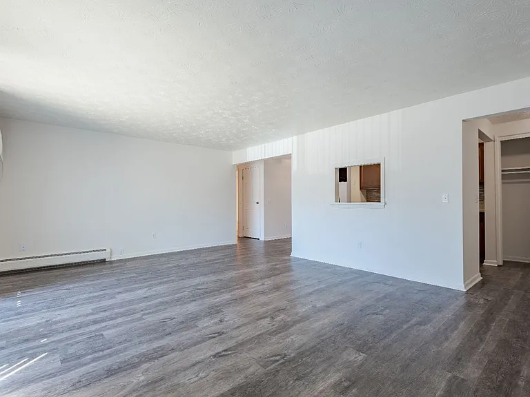 Webster Manor Apartment Homes — Photo 8