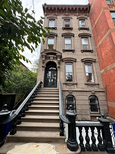325 Montgomery St #2 Photo 1