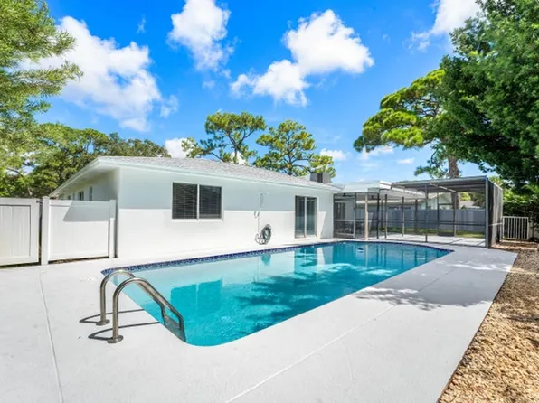 4238 Magnolia St, Palm Beach Gardens, FL 33418