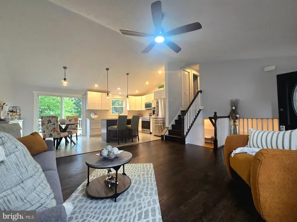 7917 Colchester Ct, Pasadena, MD 21122