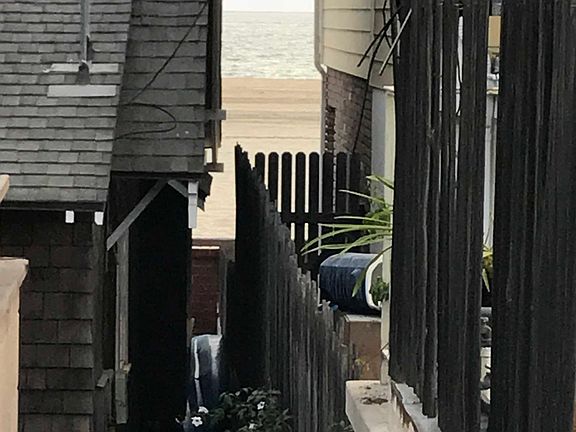 4th image of 5582 E Ocean Blvd APT B
