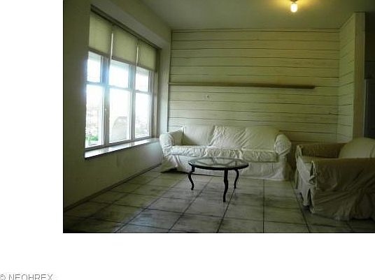 4th image of 333 Wabash Ave