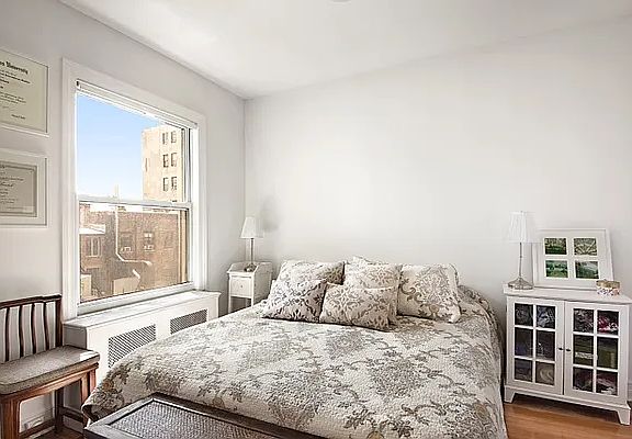 4th image of 30-32 W 9th St #5B