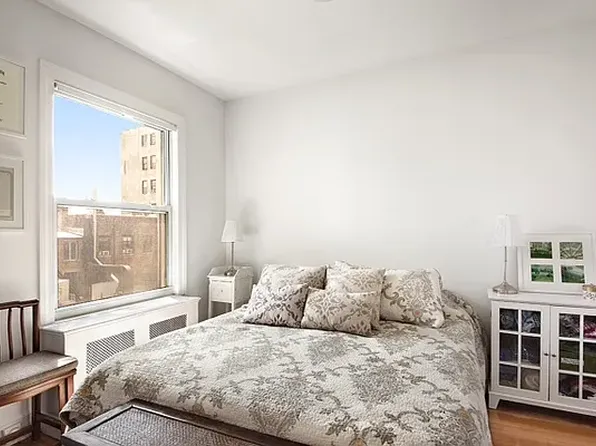 30-32 West 9th Street 5B image 3 of 13
