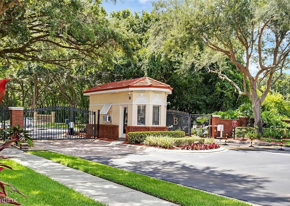 1st image of 977R Park Terrace Cir
