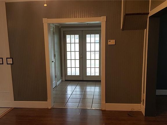 5th image of 502 2nd Ave SE