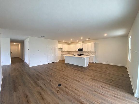 3rd image of 416 LEMONGRASS ROAD