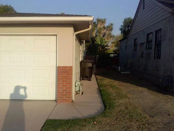 3rd image of 4851 Lorraine Dr