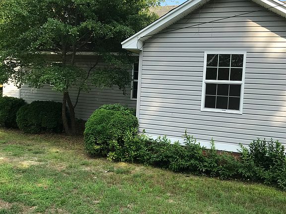 3rd image of 22395 Linden St